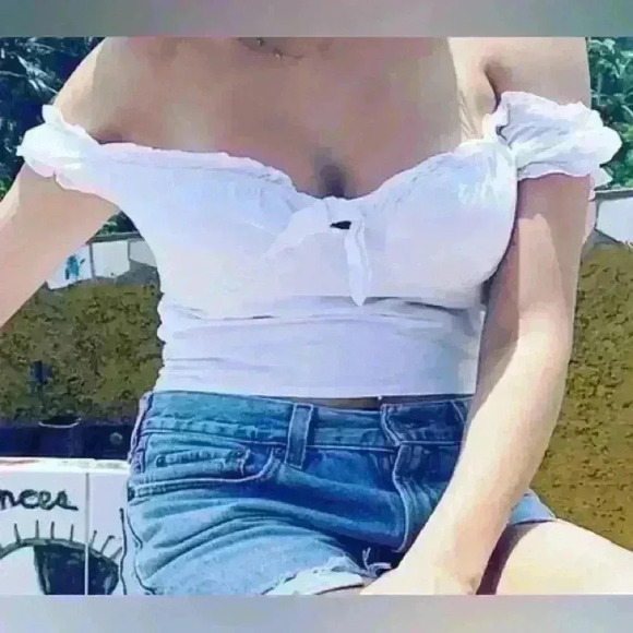White off shoulder crop top - Picture 1 of 3